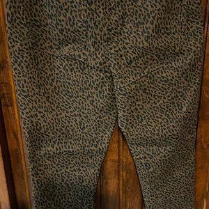 WOMEN'S LEGGINGS ANIMAL PRINT  sz. Large  NEW